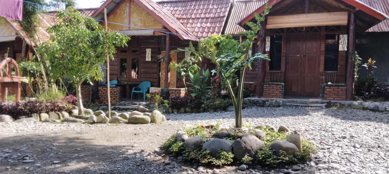 Lucky Bamboo'Bungalows-Resto And Orangutan Jungle Trekking Tours Bukit Lawang Extérieur photo