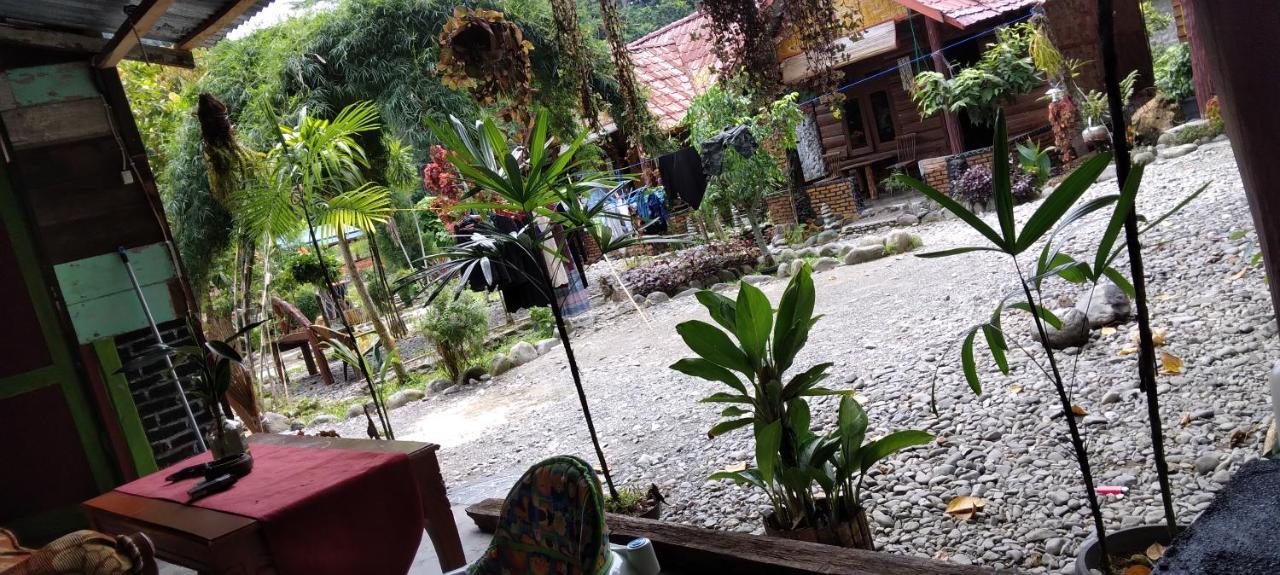 Lucky Bamboo'Bungalows-Resto And Orangutan Jungle Trekking Tours Bukit Lawang Extérieur photo