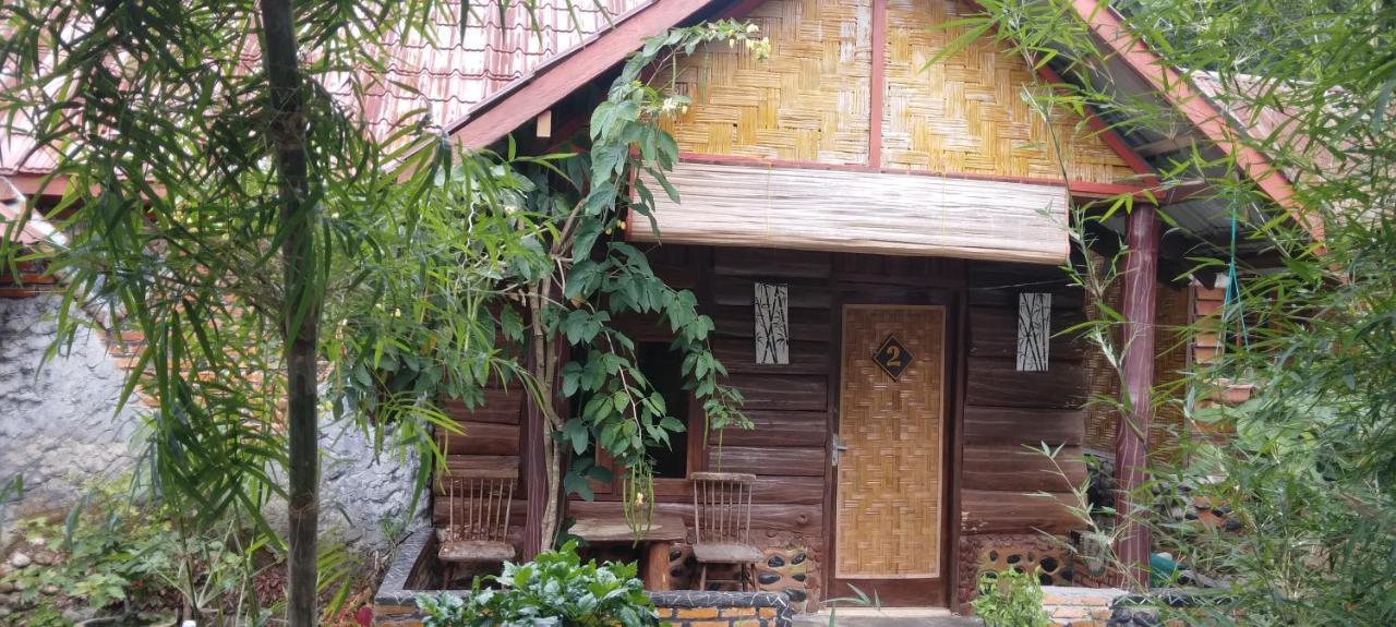 Lucky Bamboo'Bungalows-Resto And Orangutan Jungle Trekking Tours Bukit Lawang Extérieur photo