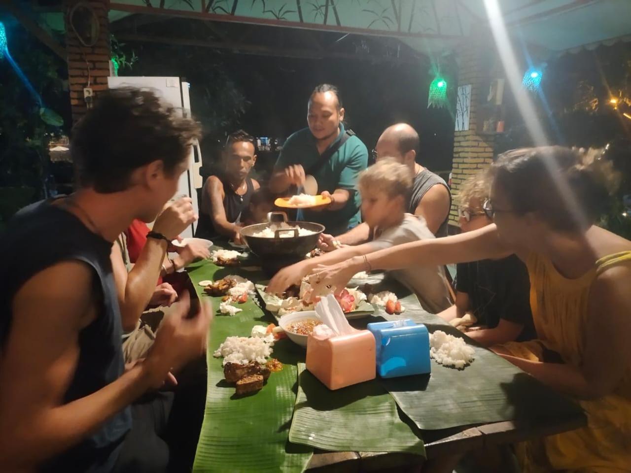 Lucky Bamboo'Bungalows-Resto And Orangutan Jungle Trekking Tours Bukit Lawang Extérieur photo