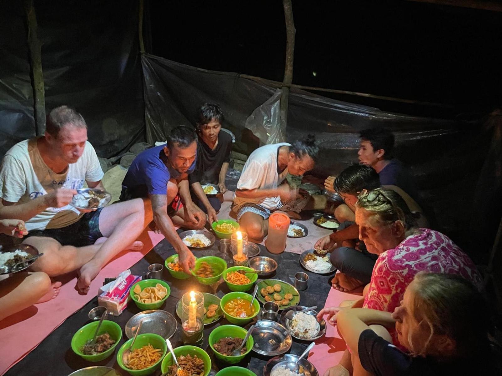 Lucky Bamboo'Bungalows-Resto And Orangutan Jungle Trekking Tours Bukit Lawang Extérieur photo