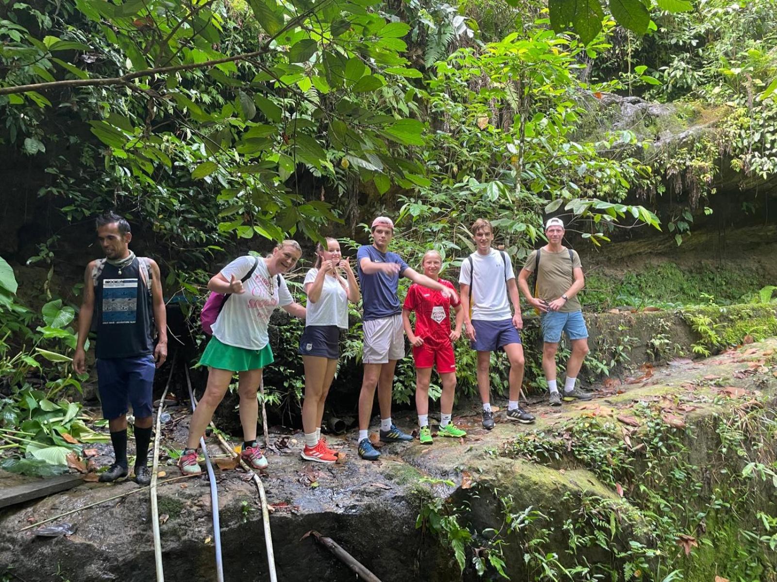 Lucky Bamboo'Bungalows-Resto And Orangutan Jungle Trekking Tours Bukit Lawang Extérieur photo